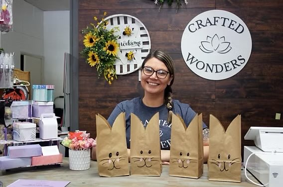 🎨✨ Looking for your next hidden gem adventure? Discover Crafted Wonders—a vibrant marketplace bursting with creativity, community, &amp; charm!

From custom gifts to artisan workshops, this cozy shop features 21 local makers &amp; a whole lot of heart. 💛

visitwestpointkingwilliam.com/post/discover-…