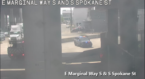 SBオンランプをS Spokane Stにブロックする限界方法での衝突Spokane St。
