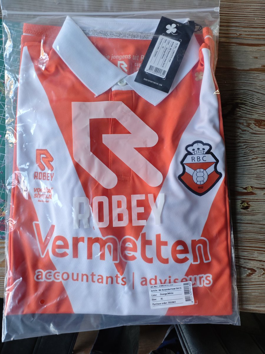 Fappelsientje's tweet image. De eerste, aldus de meneer van de voetbalshop... 😍😍😍 @RBCvoetbal @luiten1912