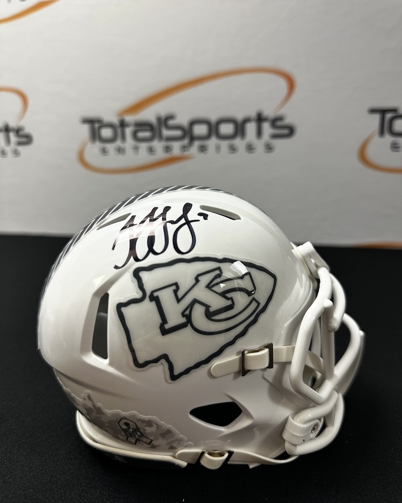 DEAL OF THE DAY!

JuJu Smith-Schuster Autographed Salute to Service Mini Helmets: $99!

Use discount code "STS" at checkout!

Only FIVE left in stock!

⬇️⬇️⬇️

tsekansascity.com/products/juju-…