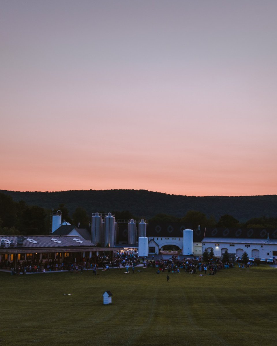 Hello unofficial kick-off to summer! ☀️
Stop by for Tap House all weekend (including Monday) for a cold beer, a bite to eat, guided tastings, disc golf, some shopping, and all the good vibes. 🍻