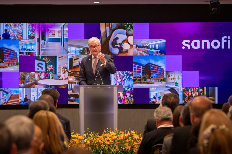 NewsByRENJ's tweet photo. From The Briefing: 5-23-25
Inspiring #innovation: @Sanofius unveils vibrant new #flagship #office at #Morristown’s #MStation
@govmurphy

https://t.co/xWuvCUMIFi

#NewJersey #NJ #TheDailyBriefing #RealEstateNJ #news #industrial #buy #sell #deal #commercial #CRE #NJCRE #RENJ https://t.co/rTsrDqETPO