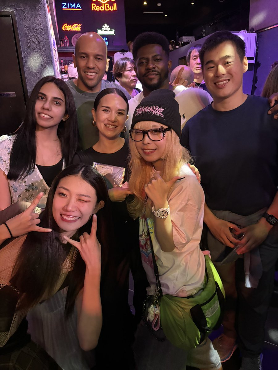 rocktj2016's tweet image. USAもUKもフランスもポーランドも日本のkawaii metalが大好き。
日本のメディアは海外でのjpop人気だと騒ぎ立てるんだが、
もう一つの大きな大きな潮流、kawaii metalや、インディーなマスロックの世界を全然知らない。
それは情報発信者として、とても弱いことだと思う。

#dimrays
#bbts
#mellows…