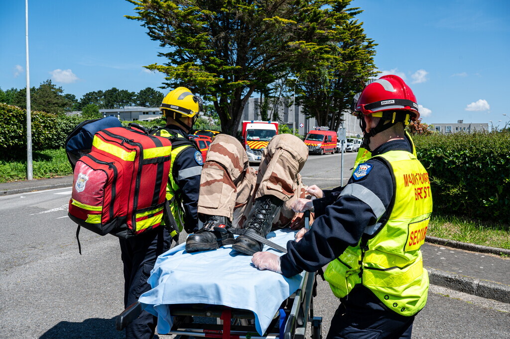 MarineNationale's tweet photo. #POLARIS25 | Polaris, phase 2 💥
Après Cherbourg, c’est à Brest que s’est concentrée la suite de l’exercice ! 1000 militaires ont été mobilisés dans la rade de Brest pour s’entraîner à la protection des emprises militaires ! ⚓ https://t.co/muAiITFm5A