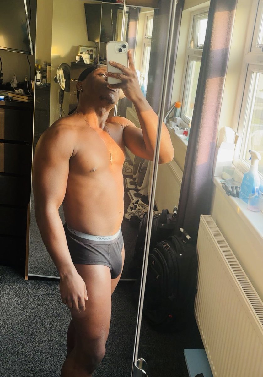 thiqueshortboy's tweet photo. Tuesday 😌😌 https://t.co/pa48X3rE7Q