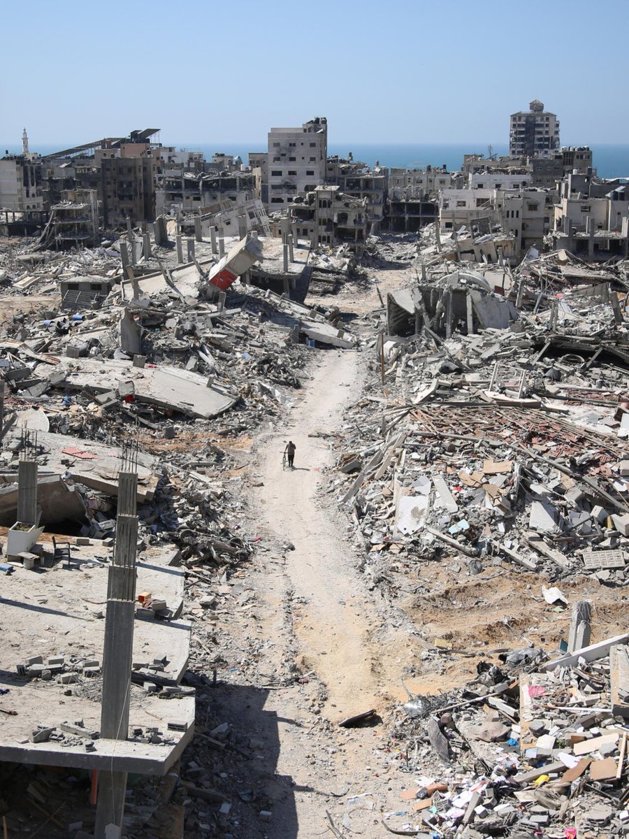 How to *properly* resist Israel's genocide, according to Asmongold &amp; Ethan Klein 

a thread 🧵