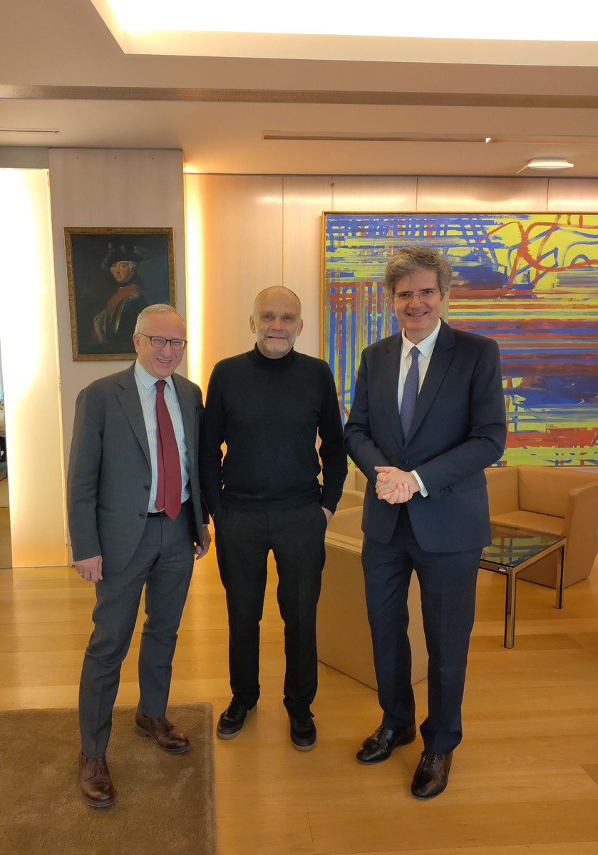 François Delattre (@amb_delattre) on Twitter photo Très heureux d'accueillir le Député Frédéric Petit <a href="/fpetitAN/">Frédéric Petit 🇺🇦</a> et mon collègue 🇵🇱 l'Ambassadeur Jan Tombinski <a href="/PLinDeutschland/">Botschaft Polen DE</a> pour un échange à <a href="/FranzBotschaft/">Botschaft Frankreich 🇫🇷 🇪🇺</a>. Très heureux d'accueillir le Député Frédéric Petit <a href="/fpetitAN/">Frédéric Petit 🇺🇦</a> et mon collègue 🇵🇱 l'Ambassadeur Jan Tombinski <a href="/PLinDeutschland/">Botschaft Polen DE</a> pour un échange à <a href="/FranzBotschaft/">Botschaft Frankreich 🇫🇷 🇪🇺</a>.