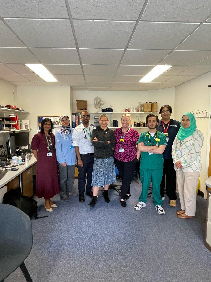 VickyKomrower's tweet image. Feeling inspired by visiting 2 amazing acute medicine units ( SASH&Frimley). Wonderful teams and real understanding of what acute medicine is. So important as a specialty that we own our identity and our home( AMU). Thanks for the warm welcome and great discussions!