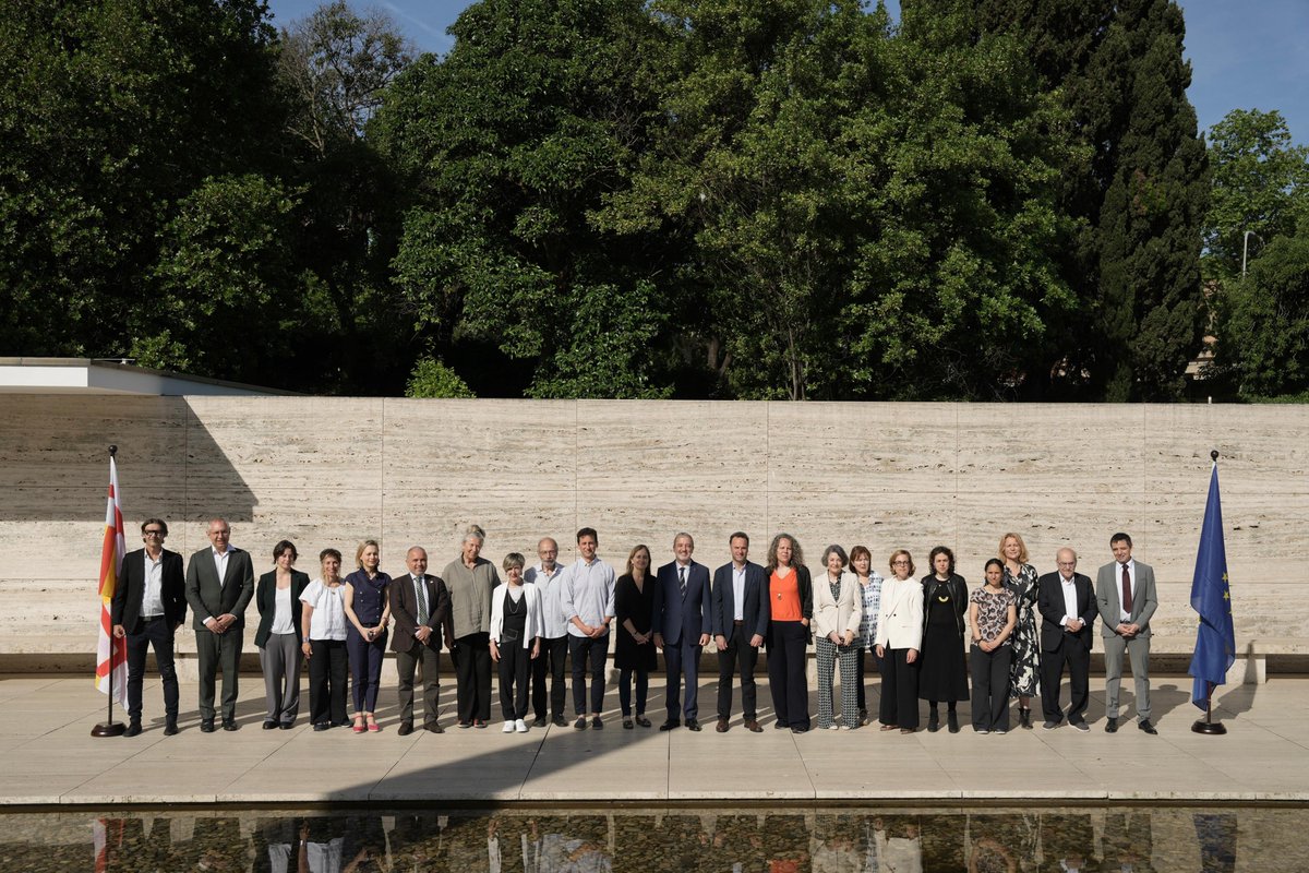 CIDOB (Barcelona Centre for International Affairs) (@cidobbarcelona) on Twitter photo CIDOB i <a href="/catalunyaeuropa/">Fundació Catalunya Europa</a> posen en marxa el projecte "Europa Pròxima", impulsat per <a href="/bcn_ajuntament/">Ajuntament de Barcelona</a> amb l'objectiu de reforçar la veu de les ciutats a Europa: "En un món dominat per la geopolítica, és clau connectar les dimensions internacional i local"
🔗bit.ly/EuropaPròxima CIDOB i <a href="/catalunyaeuropa/">Fundació Catalunya Europa</a> posen en marxa el projecte "Europa Pròxima", impulsat per <a href="/bcn_ajuntament/">Ajuntament de Barcelona</a> amb l'objectiu de reforçar la veu de les ciutats a Europa: "En un món dominat per la geopolítica, és clau connectar les dimensions internacional i local"
🔗bit.ly/EuropaPròxima