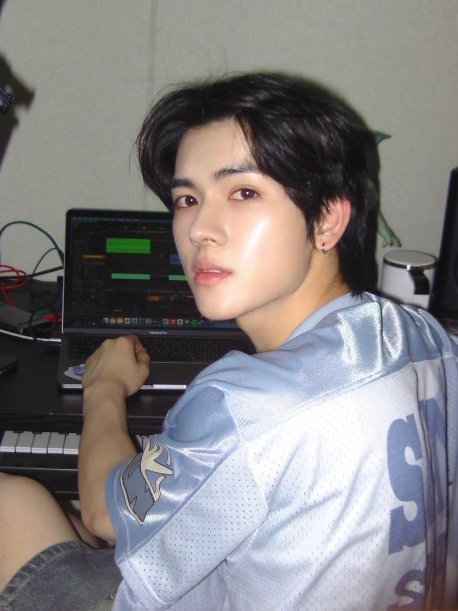 뚠 tweet media