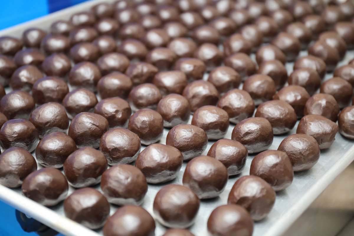 🚀 #Stop3 of the Young Entrepreneurs in Agriculture &amp; Agribusiness Project took us behind the scenes at Taste D Spice 🍫—founded by Craig Paul during the pandemic! From teas to 15+ chocolates, Craig’s journey inspires! 🙌 #YouthInAg #Agribusiness #CaribbeanDevelopment