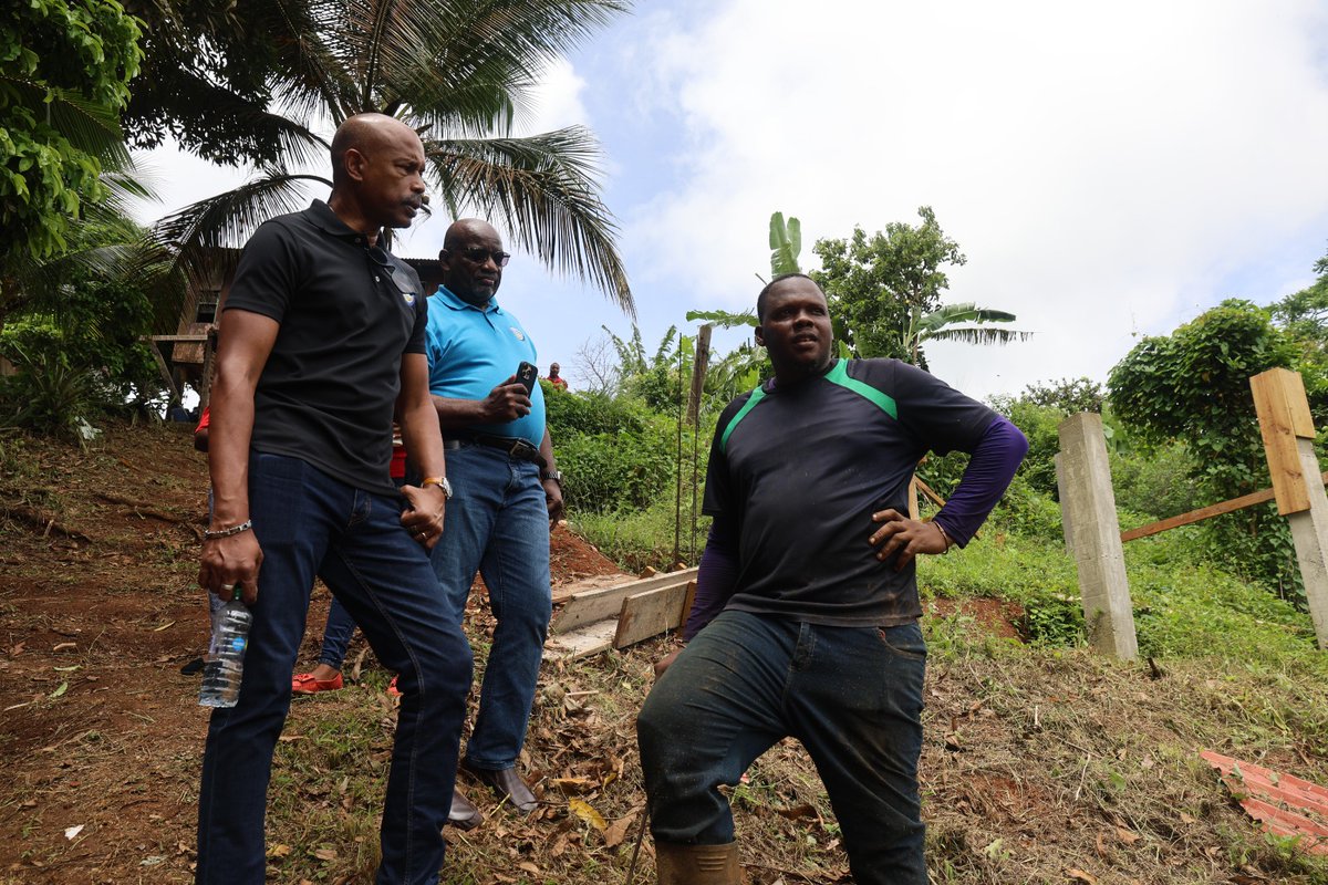 🌱 #Stop1 of the Young Entrepreneurs in Agri &amp; Agribiz Project took us to Brian Hazzard’s farm! 👨🏾‍🌾 A powerful exchange with CDF CEO Rodinald Soomer &amp; Dir. Lenox Forte. Brian’s journey is just beginning—with CVQ certification, biz dev support &amp; funding ahead! 🇬🇩 #YouthInAg