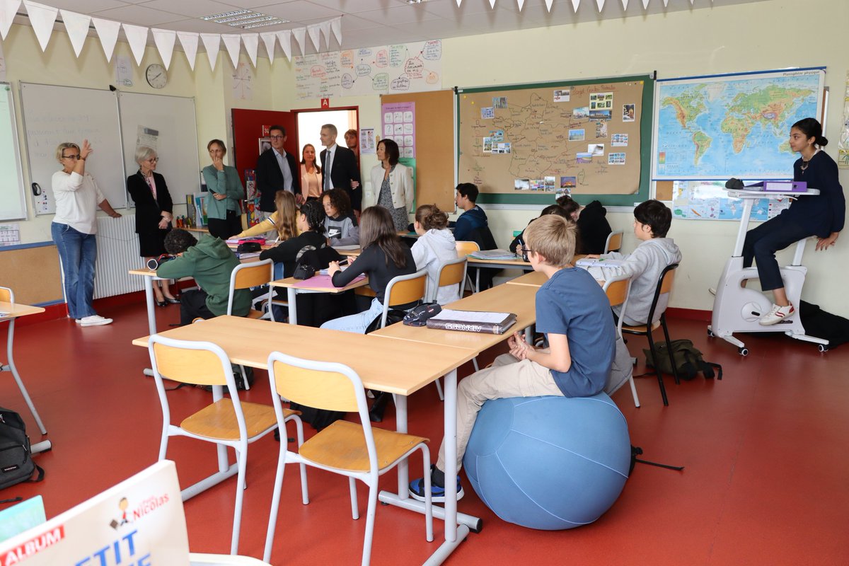 La rectrice @Virginie est au collège Maurice Constantin Weyer de Cusset dont la devise pourrait être :
"Être bien pour bien apprendre"
Lutte contre le harcèlement
Classe flexible et cognisciences
Entraide et cohésion en Maths
Égalité fille garçon
Compétences psycho-sociales...