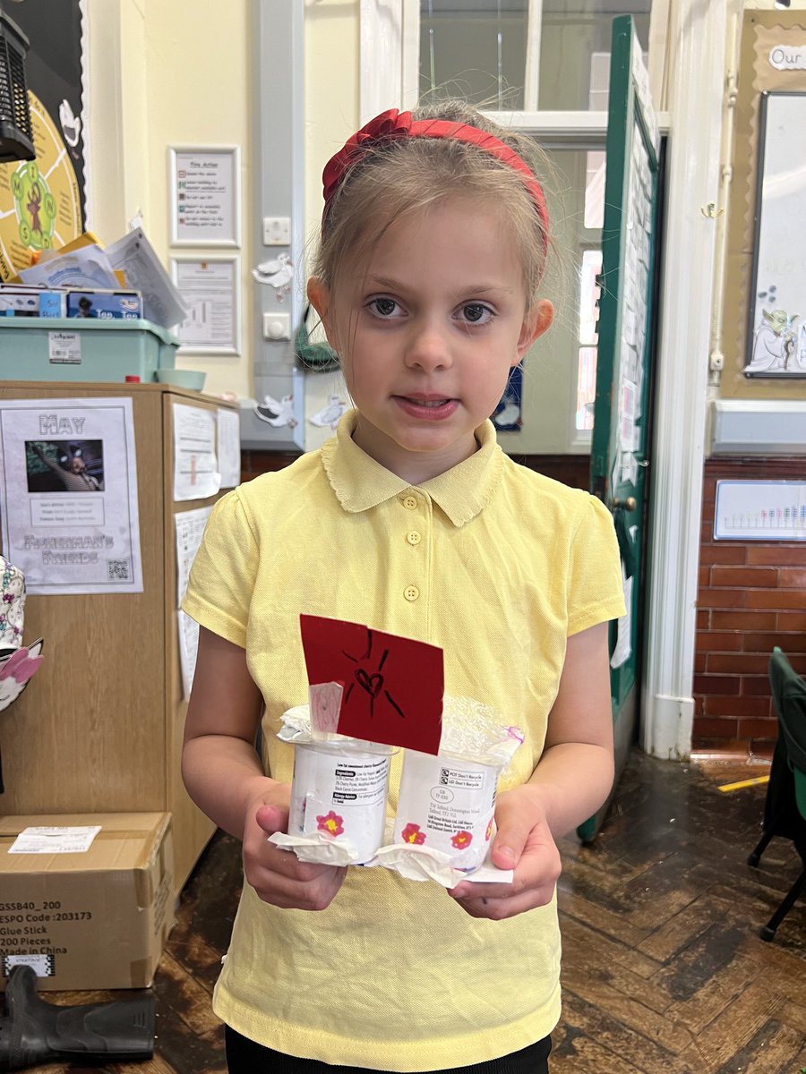 Year2Markeaton's tweet image. What a lovely end to #stemweek ! We made boats and tested whether they sunk or floated! #mpsscience ⛵️🛶💪🧠