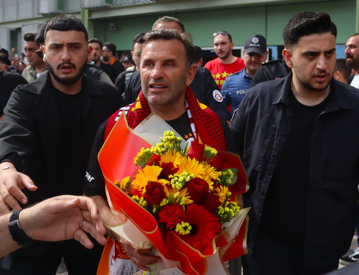 Şampiyon Galatasaray İzmir’e geldi urlamedya.com/sampiyon-galat…