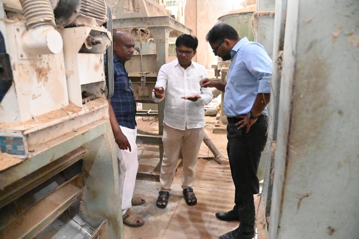 సుల్తానాబాద్, మే -23:
----------------------------------

🛞*రైస్ మిల్లుల వద్ద సకాలంలో ధాన్యం  దించుకోవాలి.....  జిల్లా కలెక్టర్ కోయ శ్రీ హర్ష*

🎯**నిర్దేశిత గడువు లోగా సిఎంఆర్ రైస్ డెలివరీ పూర్తి చేయాలి*

👉**సుల్తానాబాద్ మండలం పూసాల గ్రామంలోని లోని మిథీలా  రైస్ మిల్లును