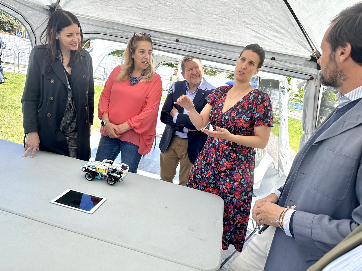 🚙 La alcaldesa <a href="/Lola_Moreno__/">Lola Moreno</a> visita la Feria de la Movilidad de #Majadahonda.

Últimas novedades, vehículos híbridos y eléctricos, actividades para niños, nuevos vehículos municipales sostenibles…

Se puede visitar durante todo el fin de semana en el Parque de Colón.