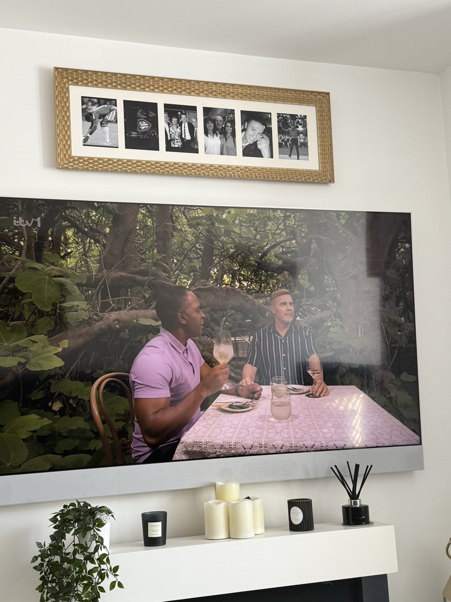 Belly laughing at these 2! <a href="/GaryBarlow/">Gary Barlow</a> &amp; Andy Peters. #GaryBarlowsFoodandWinTour #brilliant