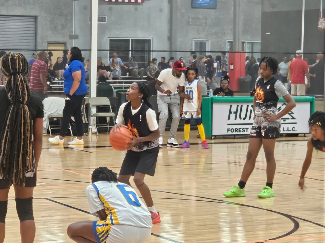 bucketcrew's tweet photo. @LSUwbkb @TexasWBB @LSUSathletics @SouthernU_BR @GSU_WBK @PrepHoops @LBR_Basketball @GeauxPrepsLA @OU_MBBall  hidden gem  6th grade 5'5 Pg/Sg
Malaysia Johnson can score at will she can put the ball on the floor and create her shot very good spot-up shooter and floor general! https://t.co/Xi2rk9TNe5