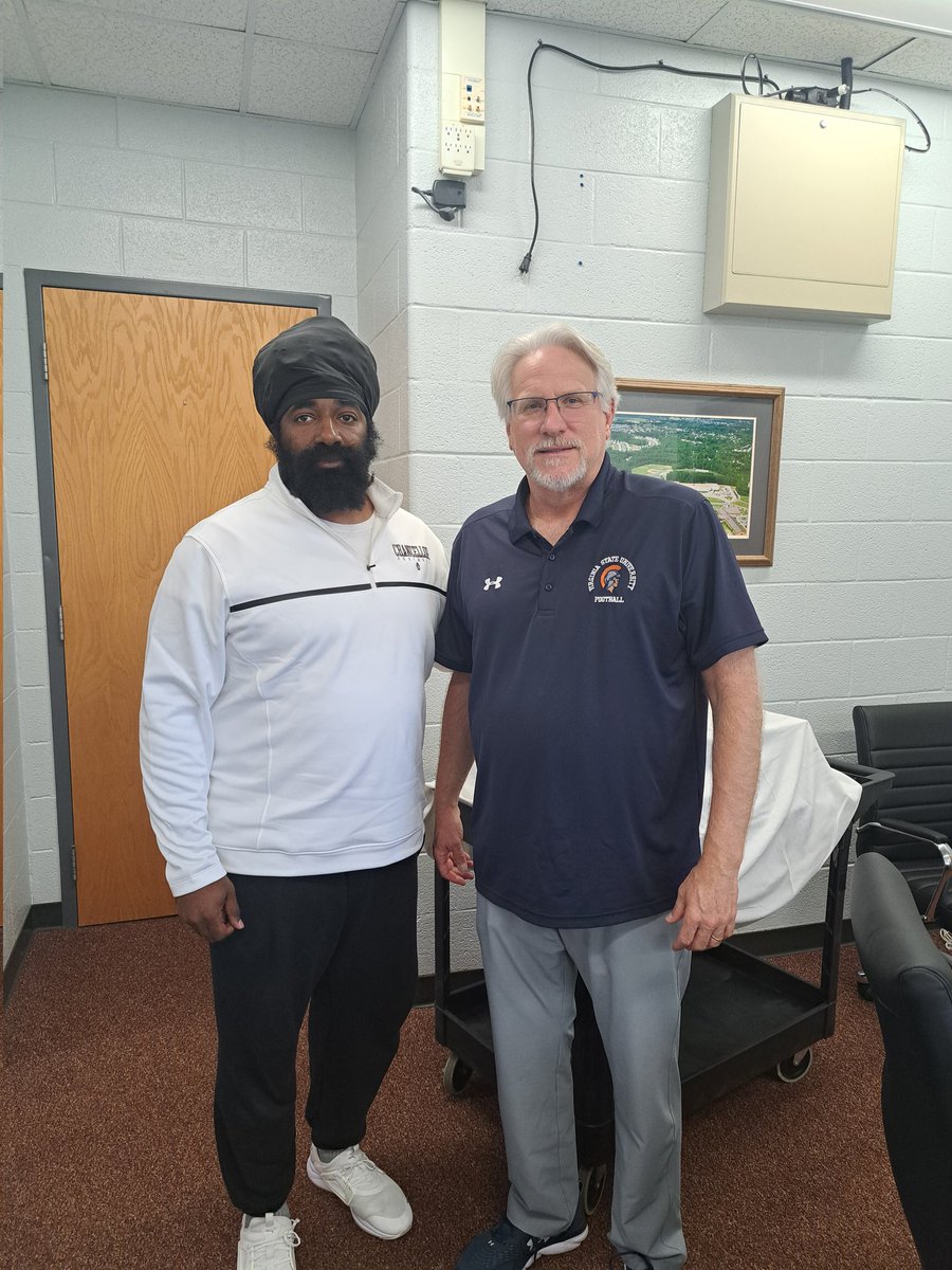 Adwela Dawes (@coachrasta22) on Twitter photo Had a great time visiting with <a href="/CoachPearce_VSU/">Coach Pearce</a> <a href="/VSU_Football/">VSU_Football</a> this morning! Thanks for coming to check out our student athletes !
#KUB #LeadTheCharge #coachrasta Had a great time visiting with <a href="/CoachPearce_VSU/">Coach Pearce</a> <a href="/VSU_Football/">VSU_Football</a> this morning! Thanks for coming to check out our student athletes !
#KUB #LeadTheCharge #coachrasta