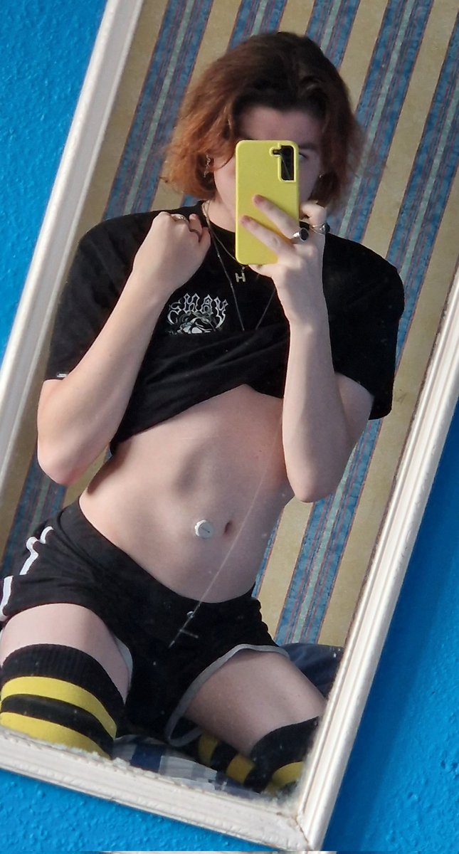 Wish I had a mirror like this in my room -w-