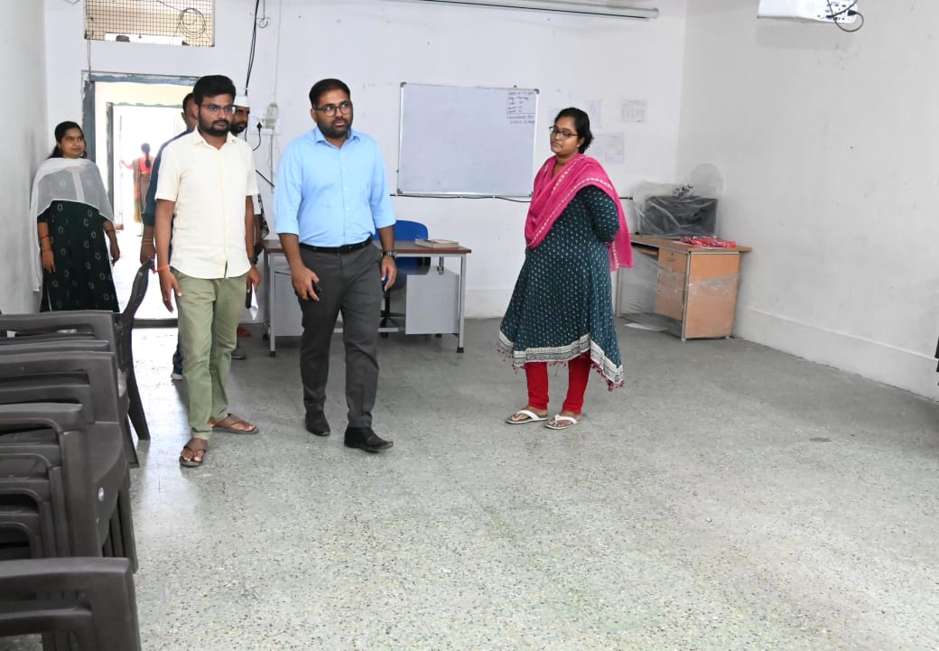 రామగుండం, మే -23:
-------------------------------------

🩺🏥*రామగుండం లో  గర్భిణి 🫄స్త్రీలకు ప్రభుత్వ ఆసుపత్రిలో మెరుగైన వైద్య సేవలు.....  జిల్లా కలెక్టర్ కోయ శ్రీ హర్ష*

**గర్భిణీ🫄 స్త్రీలకు అందించే వైద్య సేవల పై రామగుండం మెడికల్ 🏥కళాశాలలో  సమీక్ష నిర్వహించిన జిల్లా