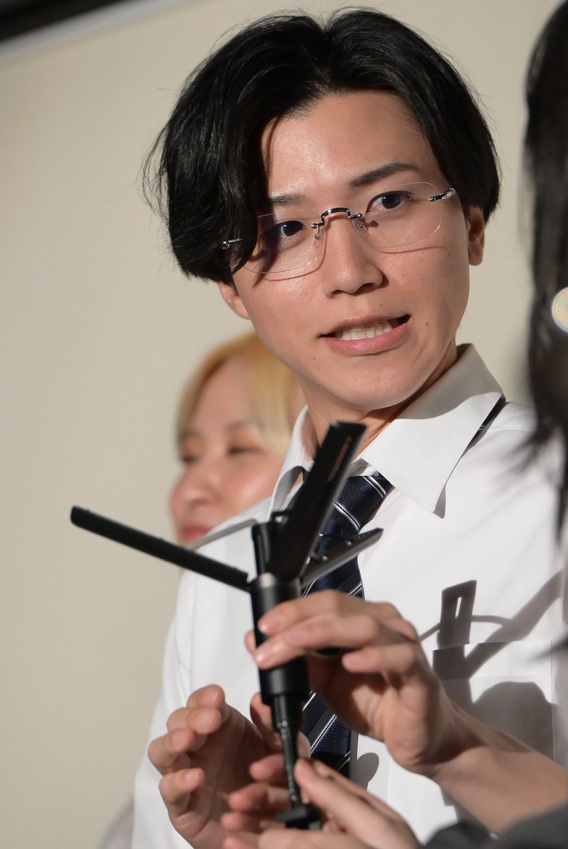 missAmissC's tweet photo. 前野修一さん
千秋楽カーテンコール

お忙しい中本当にお疲れ様でした…！前野さんのお芝居の間と表情での語りが改めて好きだなぁと思いました。
最後楽しそうに長物ぶんぶんしてたの可愛かったです😂

#舞台サンセットベンチ
#sunsetbench https://t.co/cgE6y3MWBc