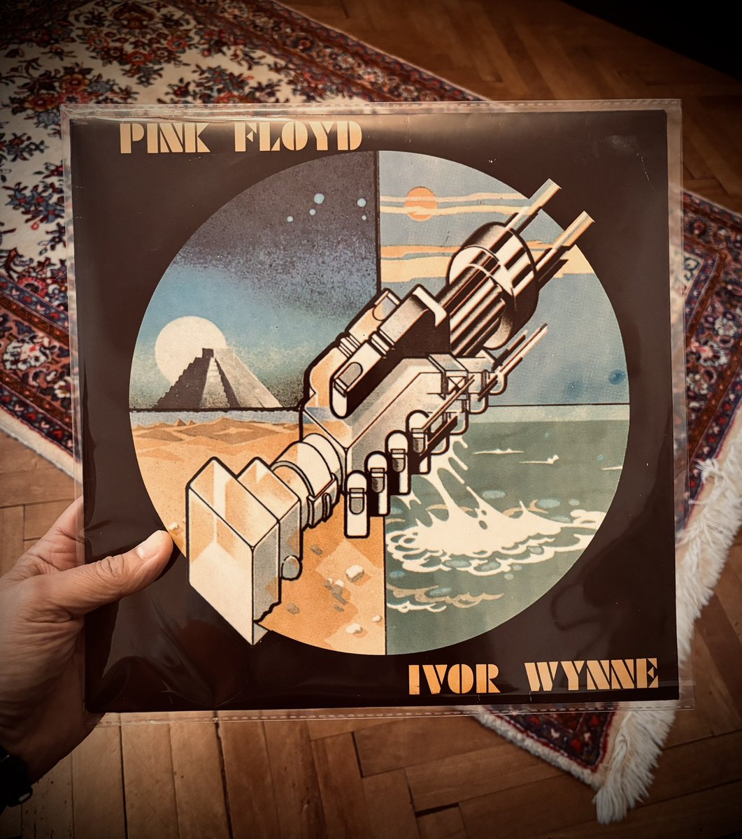 #vinilichemidissanguano 
Rientrare a casa e ascoltare questo splendido nuovo arrivo non ha prezzo:
Pink Floyd
Ivor Wynne Stadium Toronto 28/06/1975

Quando WYWH era appena uscito, 
DSOTM te lo suonavano tutto,
ma ANIMALS era embrionale con testi e arrangiamenti diversi. 

🐕🐑🐖