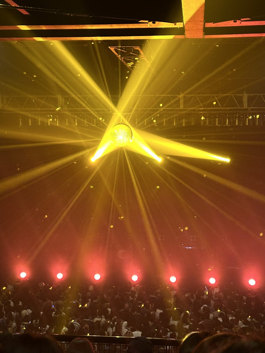 MulasakiIma's tweet photo. なにもかも素晴らしいライブでした。
凄いものを見せて頂いた。
久々に喰らった。
新時代R&amp;Bであり、超絶ロック。
新曲のSPEED、とんでもないよ。

@Siritoriyowai_ 
@nishizuki_leon 
 #なとり_摩擦 https://t.co/C5F4gFefX0
