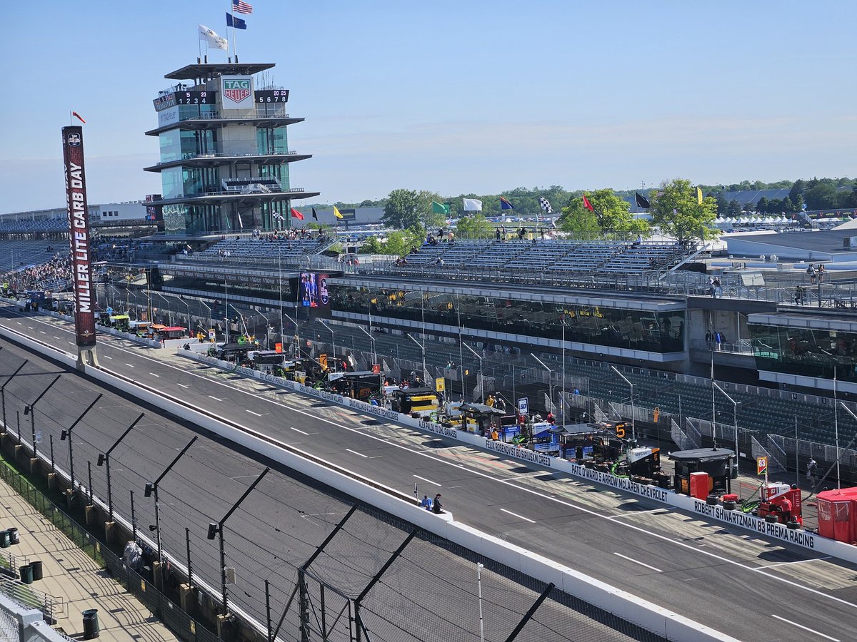 241mphbr's tweet photo. 🚨 Hoje é dia de Carb Day na Indy 500! 🚨  
Os motores roncam, as últimas estratégias são ajustadas e o clima de expectativa está no ar. O dia perfeito para sentir a adrenalina antes da grande corrida! 🏎️🔥  

Quem mais está contando as horas para o domingo? #Indy500 #CarbDay https://t.co/EKuQ40NO59