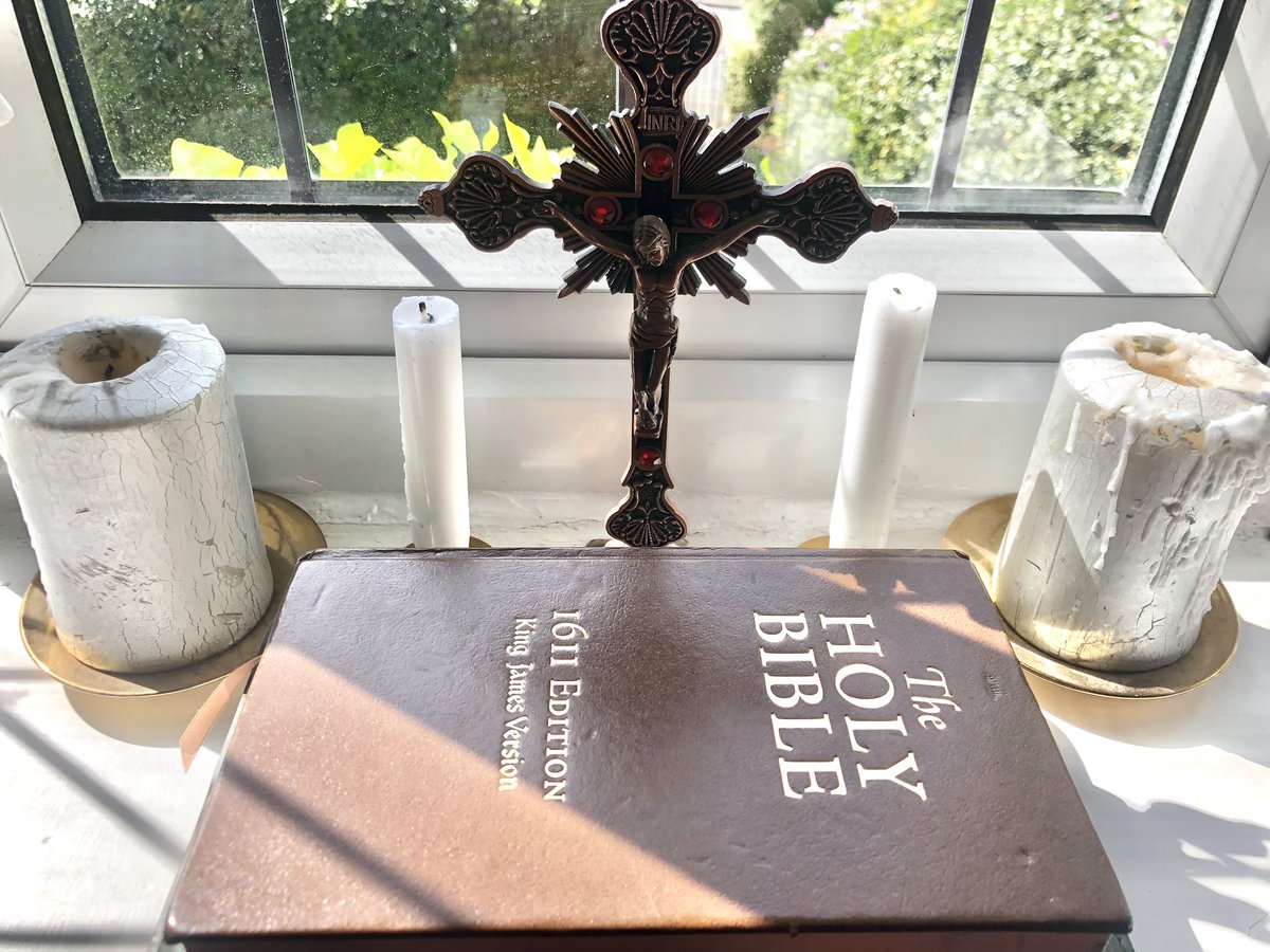 dweller12668's tweet photo. That looks beautiful! My #praystation is a bit smaller :) https://t.co/lxLbQ5LLdA