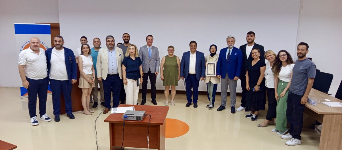 Mersin Gazeteciler Cemiyeti Başkanı R.Kaya Tepe, Mersin Üniversitesi İletişim Fakültesi tarafından düzenlenen “Mezuniyete Doğru” etkinliğine katılarak “Medya Sektöründe Güncel Sorunlar ve Kariyer Yönelimleri” konusunda sunum gerçekleştirdi.