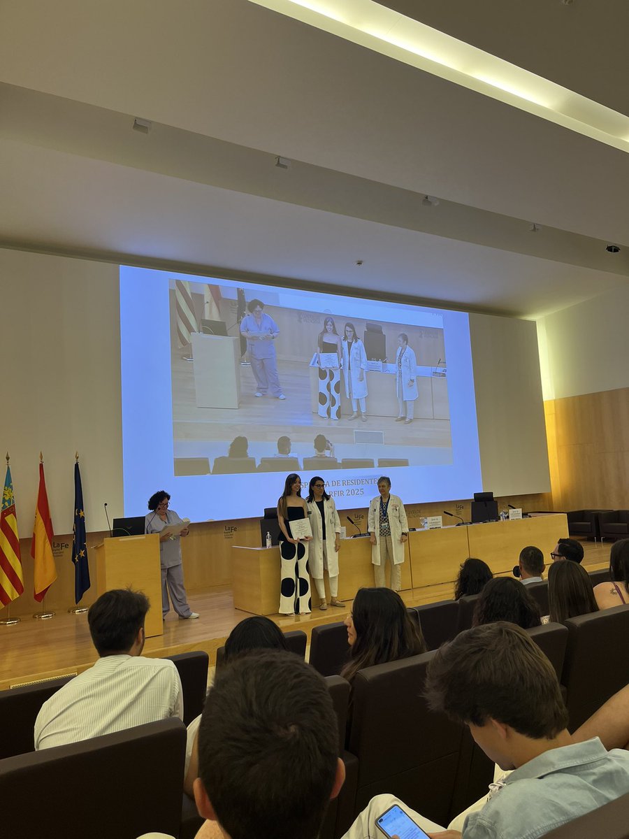 victoriopal's tweet photo. Despidiendo a las especialistas en @HospitalLaFe , en especial a las pediátricas, inmensas profesionales, orgullo de aportar mi granito de arena. Trabajando para un mayor reconocimiento. ¡A seguir luchando @pediatrialafe !🦾🦾 https://t.co/a9vfntx4io