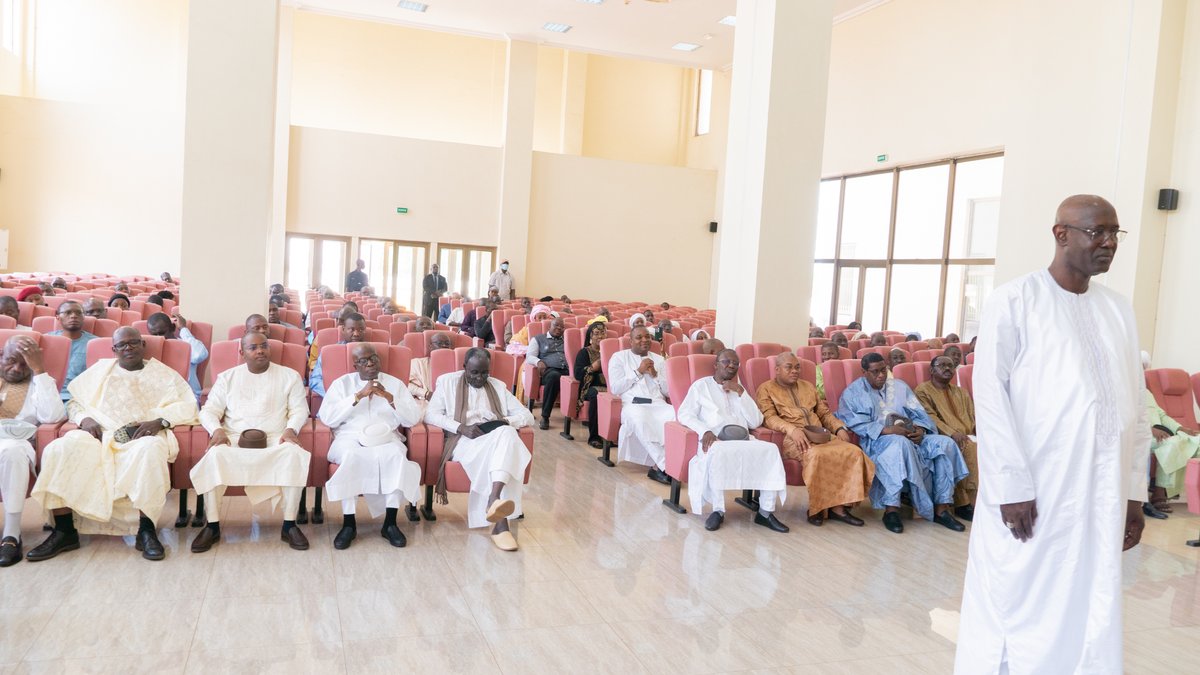 Le Vérificateur Général, M.Abdoul Aziz AGUISSA, nommé le 16 mai 2025 par le Président de la Transition, Chef de l’Etat, le Général d’Armée Assimi GOITA, a prêté serment ce matin devant la Cour Suprême. La Cour lui a prodigué ses conseils avisés avant de le renvoyer à ses missions