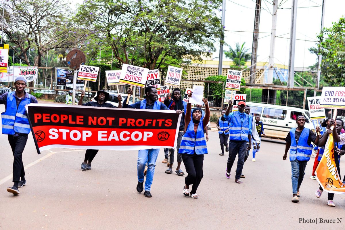 EACOP is not progress—it’s plunder. Backed by Total and financed by KCB, it displaces communities, destroys ecosystems, and deepens climate chaos. We won't stand by as Africa is sacrificed for profit. This pipeline must be stopped.
Read More 👇🏿 👇🏿 👇🏿 

socialjusticecentrewg.org/kcb-bank-must-…