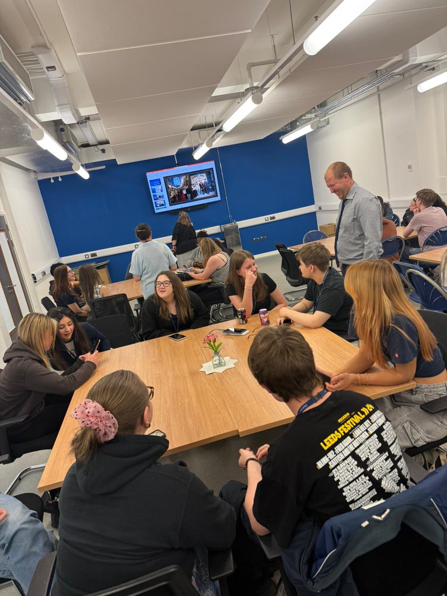 Deanery6thForm's tweet photo. Good Luck and Farewell to our Y13 Class of 2025!
#Goodluckinthefuture #workhard #bekind #makeadifference https://t.co/OkQhTSG39f