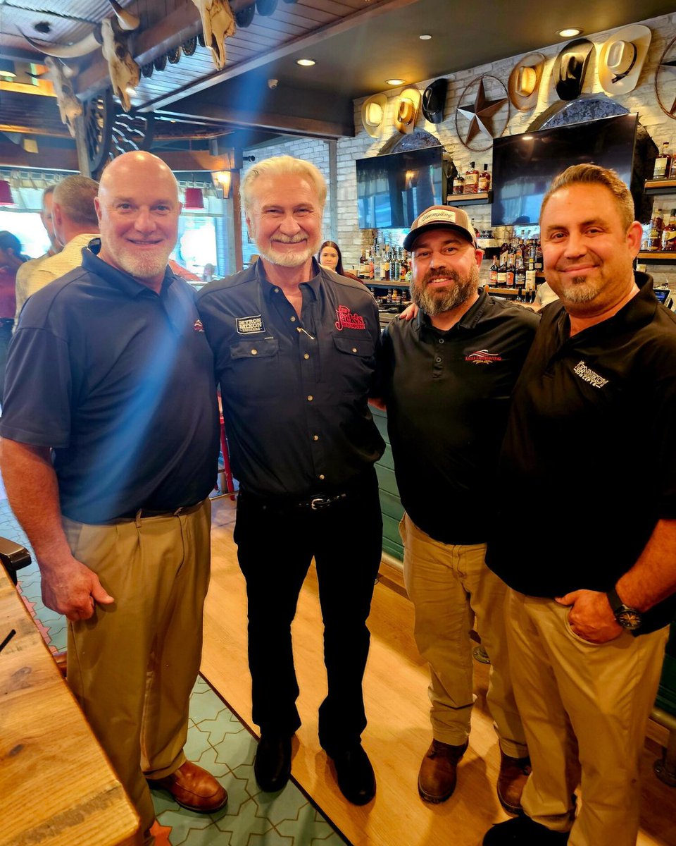Team Eagle had the chance to meet the legend himself, Myron Mixon, in Gatlinburg this week! 🤩 Huge congratulations to him on the grand opening of his new restaurant! 🍗