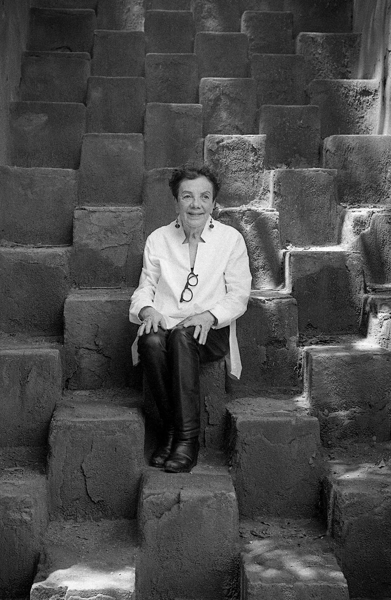 Su cercanía con Oaxaca se manifiesta en los proyectos que desarrolló en distintas regiones del estado; exposiciones con su obra y talleres dan constancia de su compromiso con la difusión de la fotografía.

Fotografía: <a href="/ReginaMejia7/">Regina Mejía</a> 

#Oaxaca