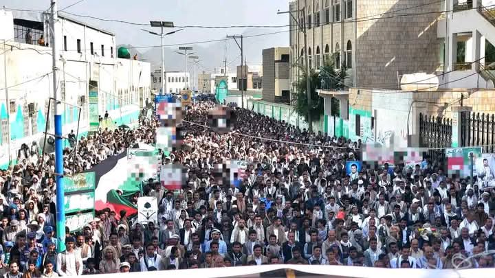 أبناء مدينة #حجة يحتشدون في مسيرة كبيرة دعمًا لفلسـ..ـ..طين وتأكيداً على الثبات ومواجهة جـ..ـ..رائم الإبادة تحت شعار "ثباتا مع غـ....ـزة .. سنصعد في مواجهة جـ..ـريـ.ـ.مـة الإبـ..ـادة والتجويع".
#لن_نترك_غزة