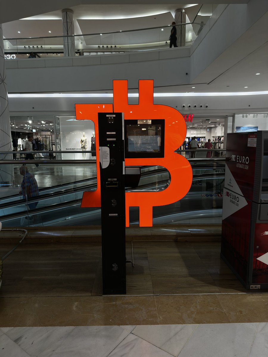sir_bitcoin's tweet photo. Spotted in a shopping centre in Spain. Also a ‘Bitcoin for cash’ shop not far away. The Spanish seem to be way ahead of us British. https://t.co/U9VfjGuqAd