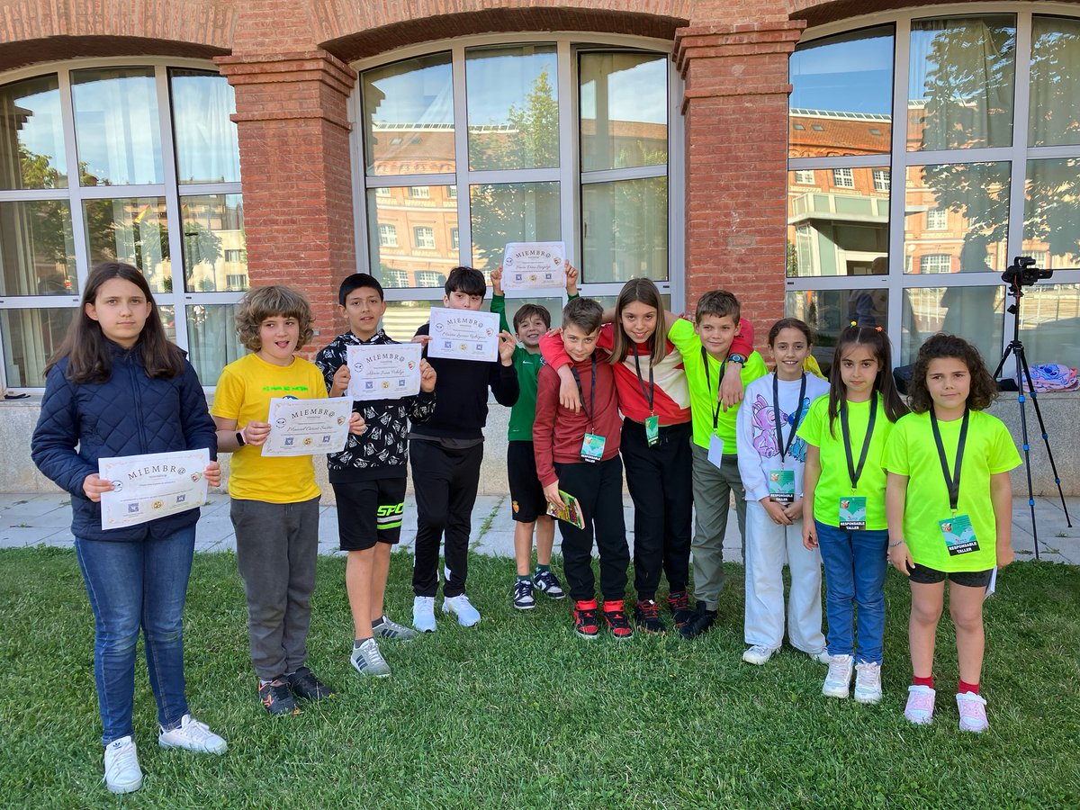 Aún con el recuerdo de ayer, os dejamos el transcurso acelerado de uno de los dos talleres con el que Villapaz participó en “El poder de la Lectura “. Se puede comprimir una hora en dos minutos? ¡Todo es posible! #zamoralee

youtu.be/56DllxlMEPM?si…