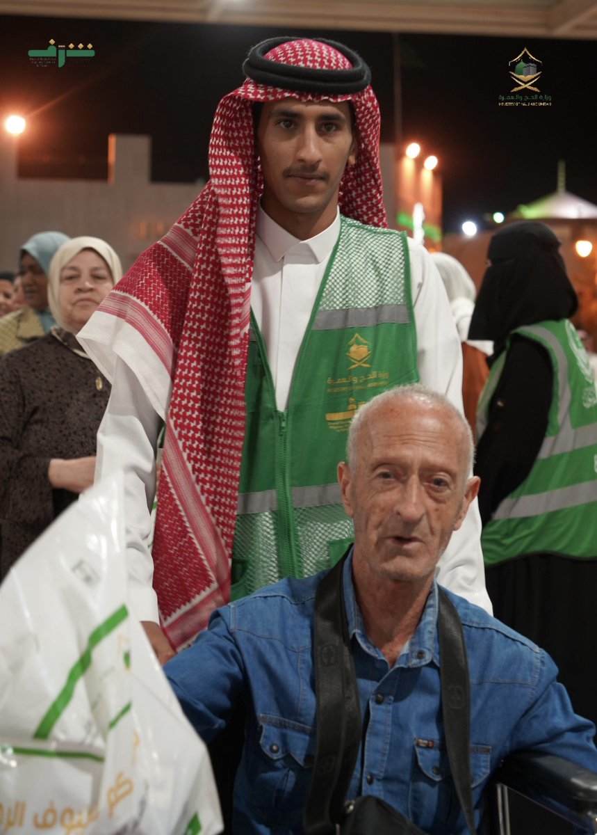 Sharaf5596's tweet photo. #صور | 

ضيوف الرحمن .. حللتُم أهلًا ووطئتم سهلًا . 

#جمعية_خدمة_ضيوف_الرحمن
  #شرف بـ منطقة  #تبوك  
 #يسر_وطمأنينة 
 #حج_1446هـ https://t.co/3bvG5g06Vv