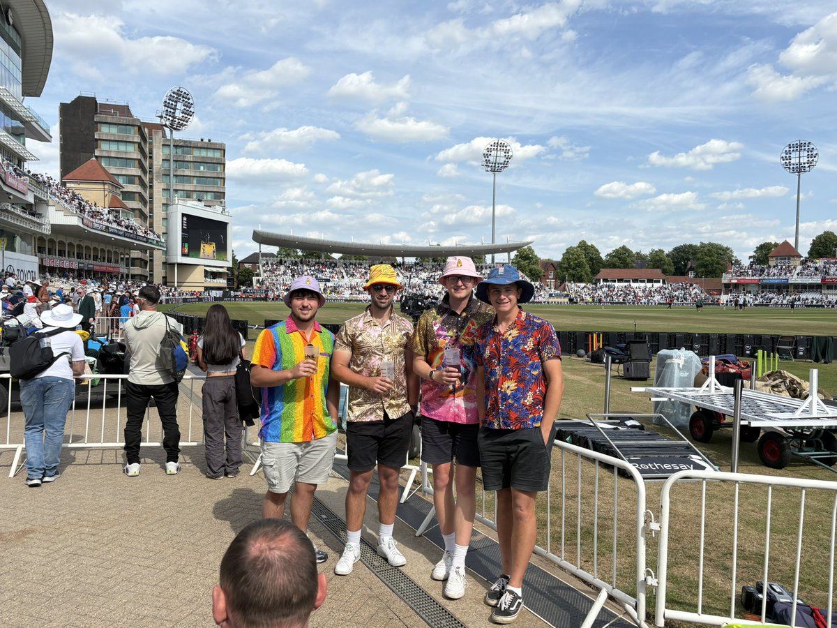 Adam_G_TV's tweet image. Big Rain Card being Played on a Friday at the test, checking the family tree for a Zimbabwe link #UTB #BestDressed #MilkyDiamondPending #HatPorn #PiratesOnBoard