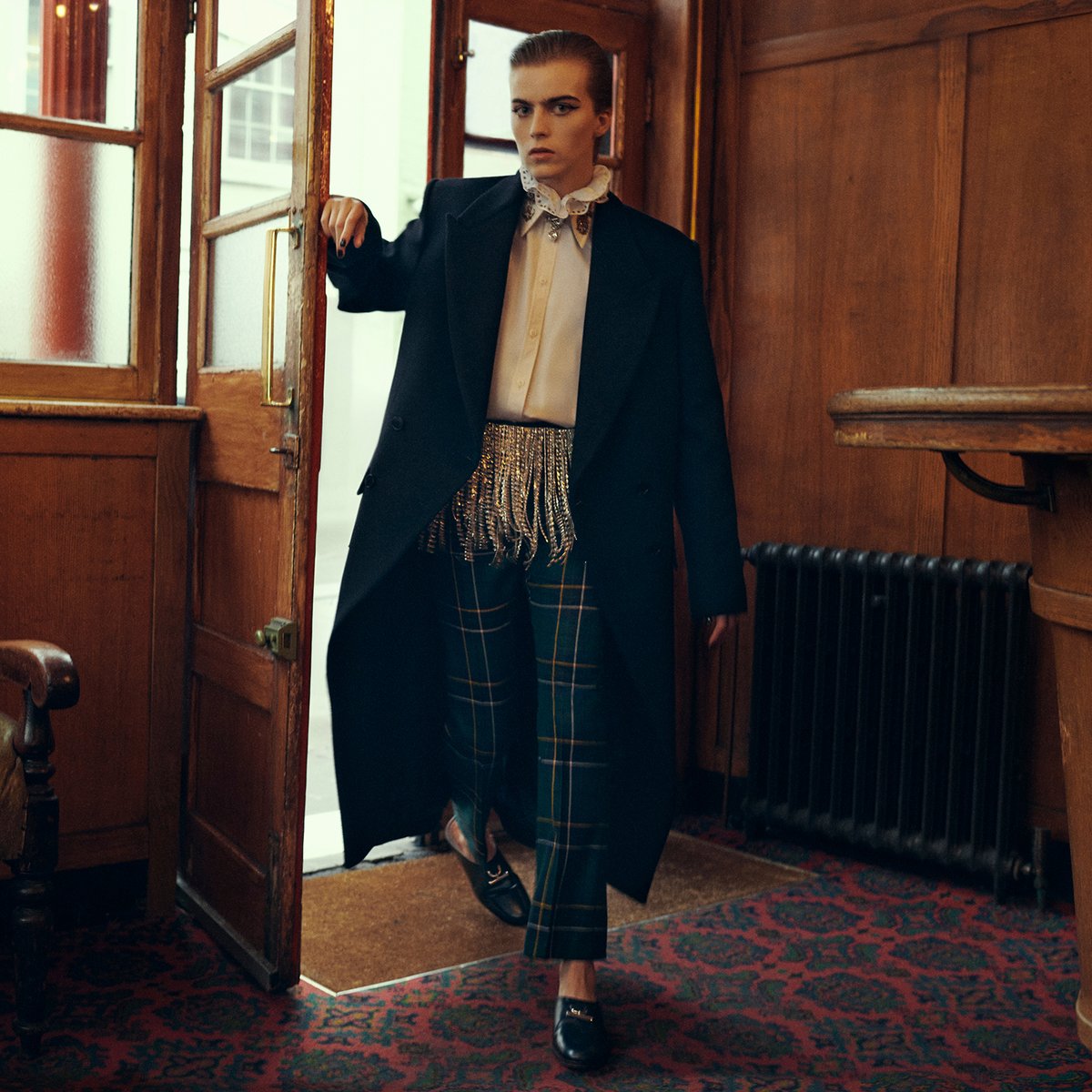 McQueen Autumn Winter 2025 Pre-collection  – Coach and Horses, Soho. ​

Tailored overcoat with heritage wool tartan and crystal encrusted shirting. ​

Discover  #McQueenPreAW25: on.alexandermcqueen.com/PAW25/W_FB