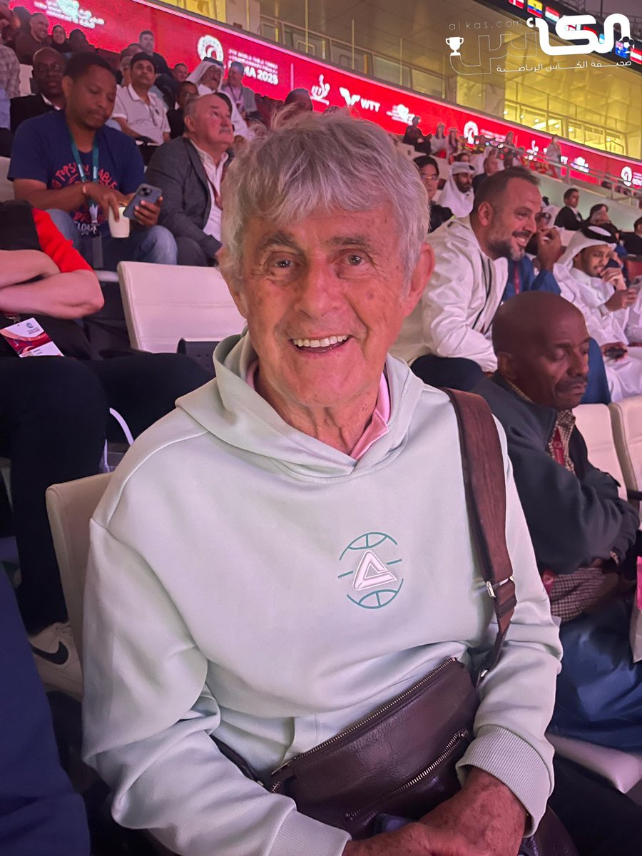 المدرب الصربي الشهير بورا ميلوتينوفيتش، الذي دخل التاريخ بقيادة خمس منتخبات مختلفة في كأس العالم: المكسيك 1986، كوستاريكا 1990، أمريكا 1994، نيجيريا 1998، والصين 2002، يهنئ المملكة العربية السعودية على استضافة مونديال 2034، وذلك خلال حضوره الأدوار النهائية لبطولة العالم لكرة