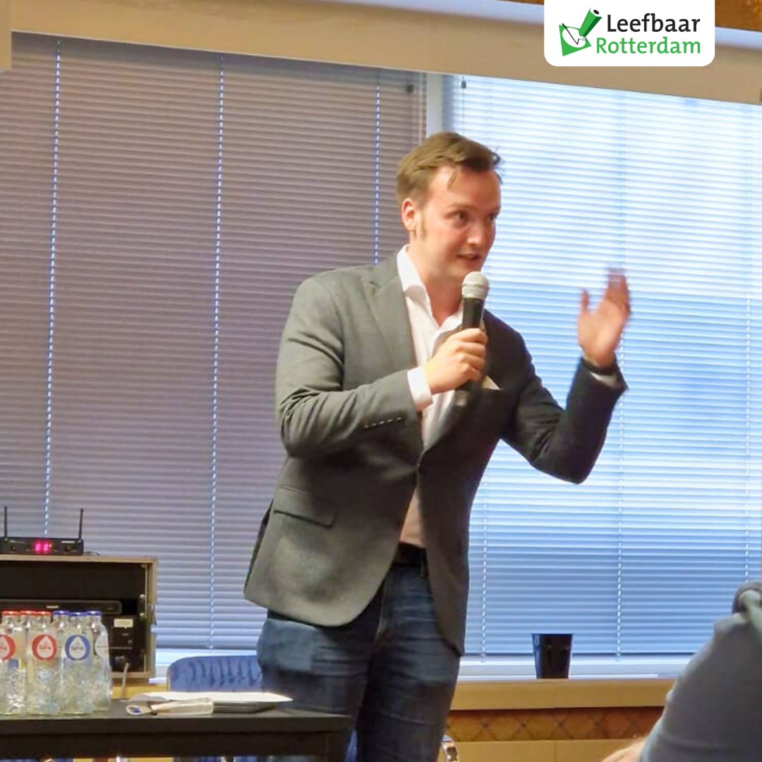 Leefbaar organiseerde gisteravond een leuke kennismaking met een groot aantal nieuwe en bekende leden. Ook Ronald Sørensen was aanwezig en nam iedereen mee terug naar de oorsprong van de partij. Een geslaagde avond!

Meer info of ook actief worden? ➡️ leefbaarrotterdam.nl/nieuws/geslaag…