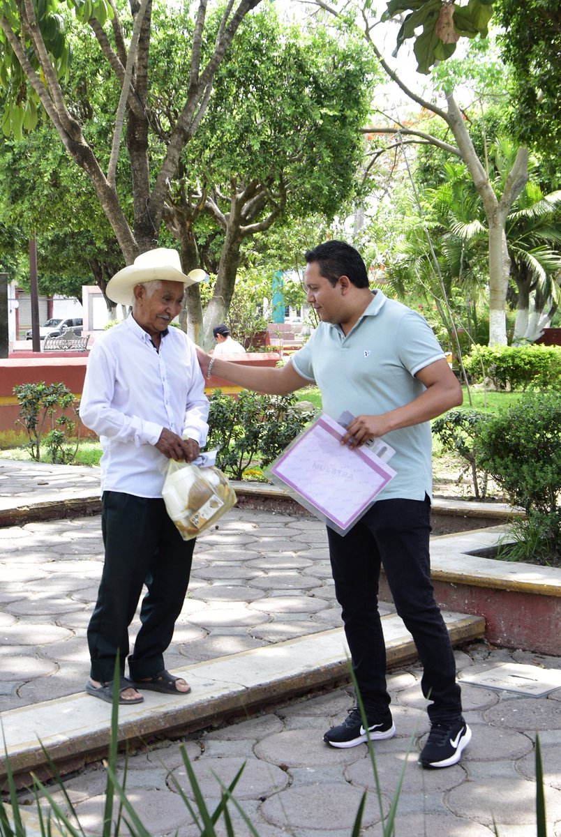 RalEscoP's tweet photo. La base del cambio es el compromiso y el esfuerzo, por ello en mi campaña para ser #magistrado del #PJF me he acercado a las personas para escuchar sus inquietudes y con humildad, pedir su apoyo votando #numero11 en la #boletarosa, comprometiéndome a darlo todo x mejorar mi país https://t.co/rEgt10UgKl