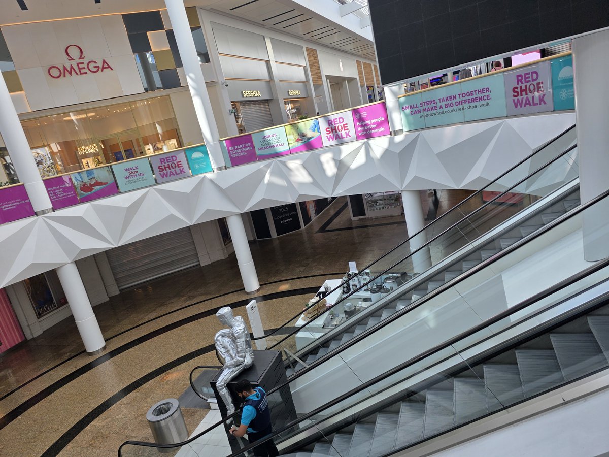 Anyone enjoying a bit of shopping at Meadowhall this weekend?! Keep an eye out for this takeover of the centre as part of their charity partnership with #TeamSHC &amp; to celebrate the launch of the #RedShoeWalk! 👀👠

Find out more here: ow.ly/nBKE50VWq3g

#DementiaActionWeek