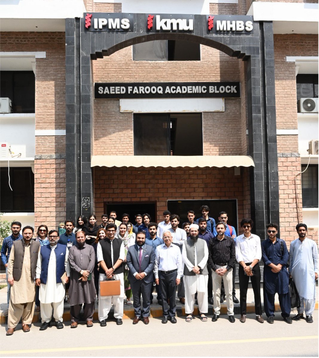 KeeleUniversity's tweet photo. Professor Saeed Farooq, Keele’s Professor of Psychiatry &amp; Public Mental Health, has had an academic block named after him in Pakistan.

@kmuofficial_ officially opened the 'Saeed Farooq Academic Block' this month, recognising his global impact in mental health research. https://t.co/FUoQ7FrU5s