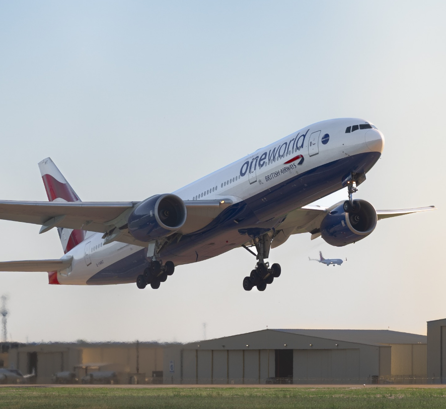 AustinAirport's tweet photo. With a majestic landing like this, British Airways deserves a bow down. 👑✈️ Who will glide through the sky to London like royalty this summer?
📸: flyby_photos on IG
#britishairways #LHR #flyaustin #planespotter #travel https://t.co/Uj7bd0bAnh